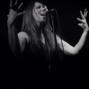 Claire Mac & PhinioUS